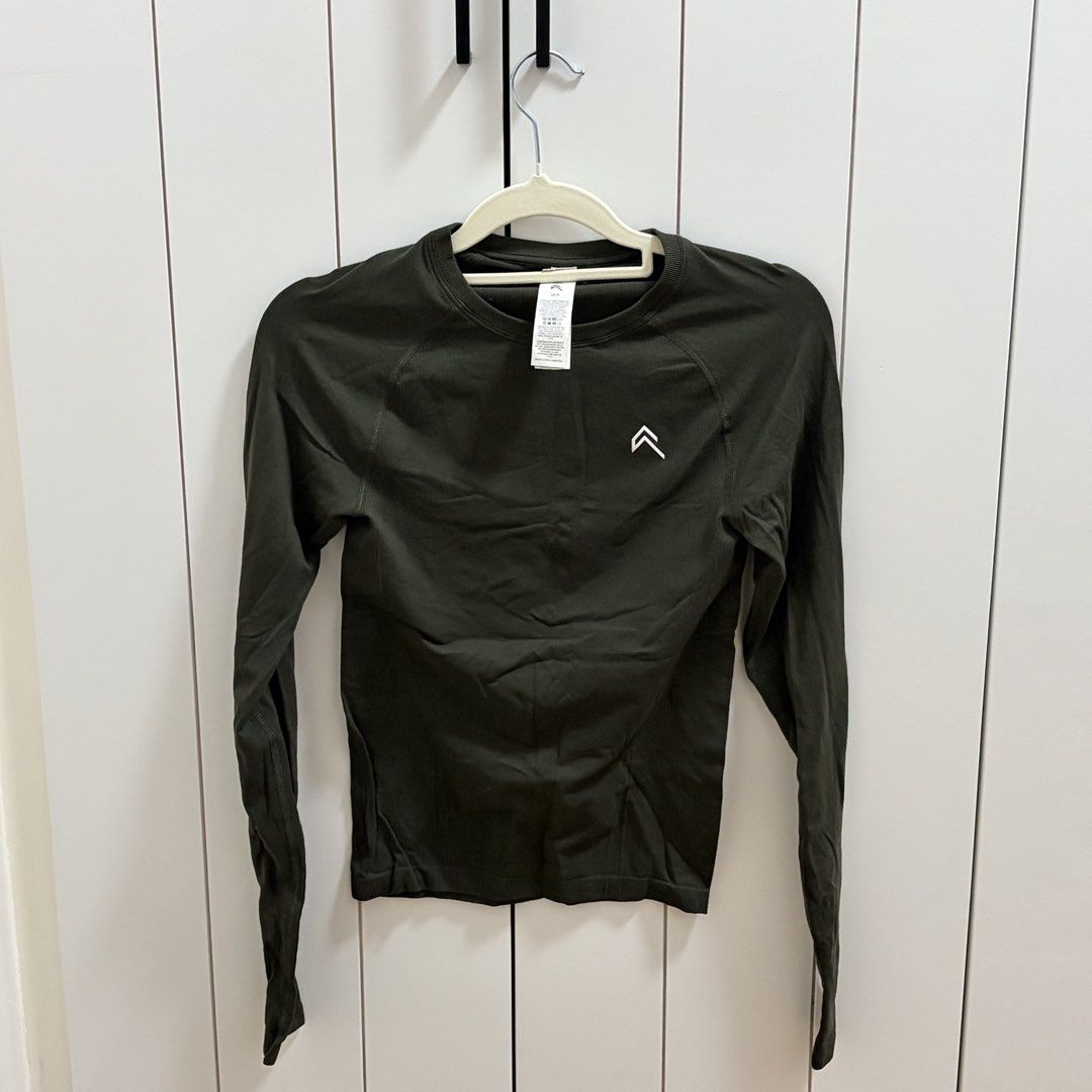 Oner Active Long Sleeve Fitted Top (Category: Activewear) located in General Trias. Submitted by decluttergemz (Listing ID 1449981842, Image 1). Description: .