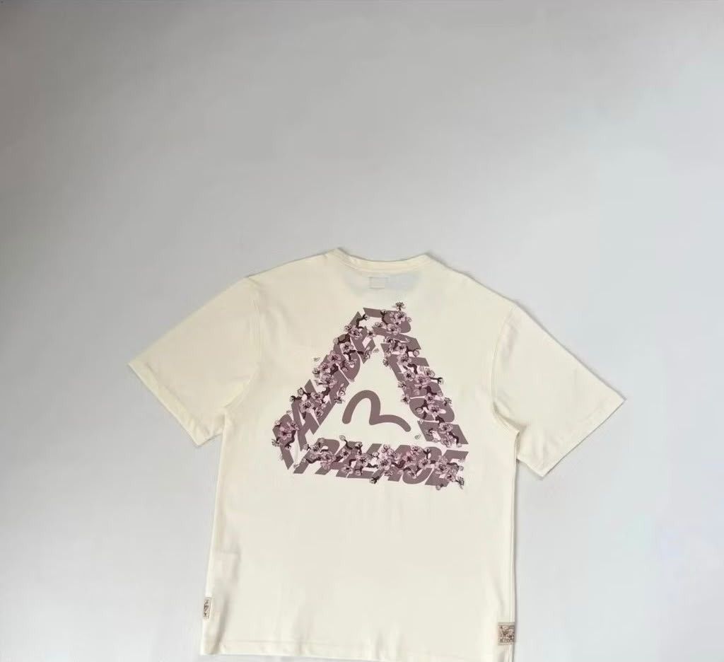 PALACE X EVISU POCKET TEE (Category: Tshirts & Polo Shirts) located in Kuala Lumpur. Submitted by h0lysh33t (Listing ID 1450080212, Image 2). Description: PALACE X EVISU POCKET TEE -FREE SHIPPING 💯 -P/S:GET FREE GIFT(BRANDED PERFURME,BRANDED MAKEUP AND MORE) WITH MINIMUM PURCHASE RM5000 ON MY LISTING.