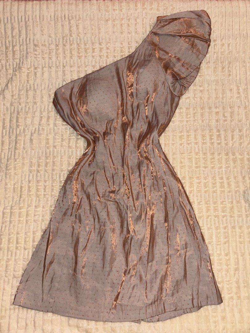 PINK ONE SHOULDER COCKTAIL DRESS (Category: Evening dresses & gowns) located in Bacoor. Submitted by fndlrs (Listing ID 1450052454, Image 1). Description: 📍 bacoor, cavite 💵 bpi/ gcash 📦 shipping is thru the care of buyer 🏷️ debut, formal wear, cocktail dress, party dress, pink, one shoulder dress.