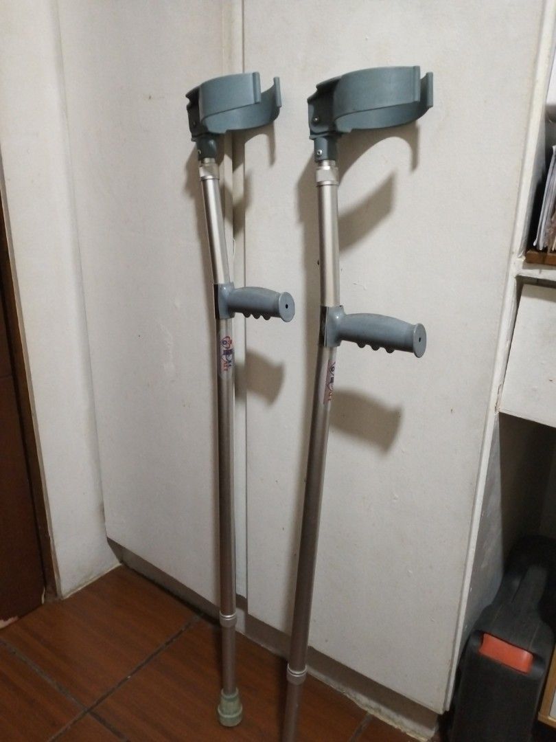 ProCare Forearm Crutches (1 pair) (Category: Braces, Support & Protection) located in Quezon City. Submitted by Botsok (Listing ID 1450115859, Image 1). Description: - Brand: ProCare - Type: Forearm Crutches - Quantity: 1 pair - Design: Forearm support for stability and comfort - Condition: Good, pre-owned - Adjustable - Anodized Aluminum body - Height Support: 5'2" to 6'6".
