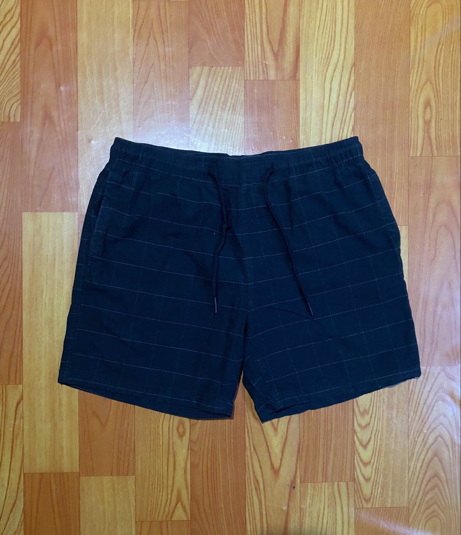 Pull&Bear short (Category: Shorts) located in Cebu City. Submitted by jerianix (Listing ID 1449977378, Image 2). Description: Pull&bear short Size medium W32 L16 Excellent condition No issues .