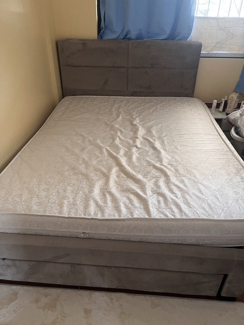 Salem Queen Size Bed Foam/Mattress (Category: Bed Frames & Mattresses) located in Rizal. Submitted by authenticity17 (Listing ID 1449966012, Image 2). Description: - Salem Queen size bed foam/ matress -6 inches thickness queeen size bed foam -60 inches wide by 80 inches long - foam with durable protector case with zipper can be washed - - Pick up only.