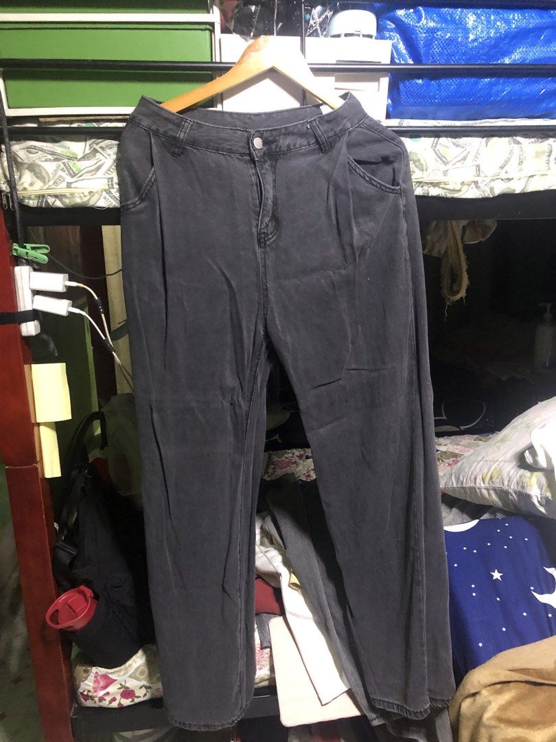 Random Grey Pants (Category: Jeans) located in Manila. Submitted by ev.bgrn9 (Listing ID 1450007962, Image 1). Description: Size XL | 26x41 | 9/10 condition | no issue (worn once. my softest pants of all time! will never regret if u buy, its flowing! just never wear pants that much).