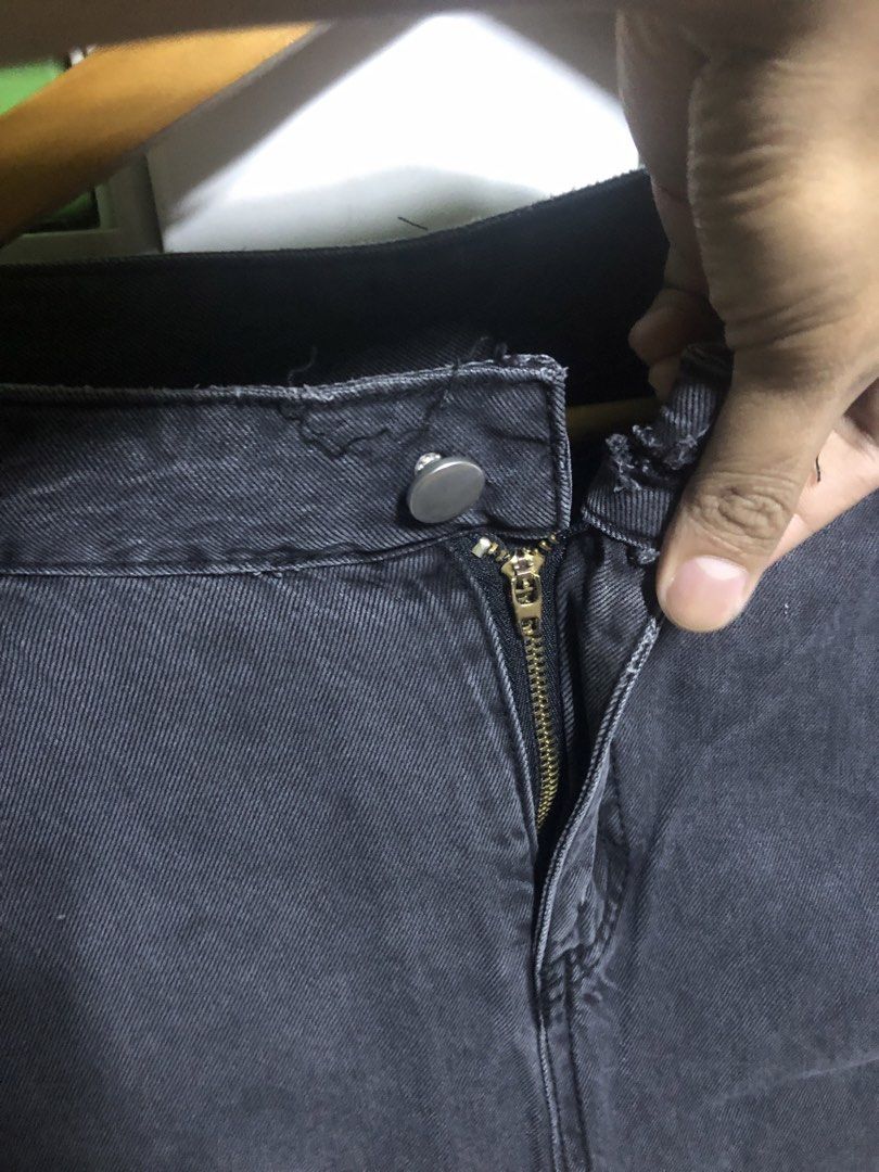 Random Grey Pants (Category: Jeans) located in Manila. Submitted by ev.bgrn9 (Listing ID 1450007962, Image 2). Description: Size XL | 26x41 | 9/10 condition | no issue (worn once. my softest pants of all time! will never regret if u buy, its flowing! just never wear pants that much).