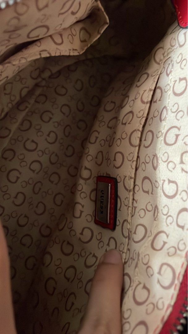 Authentic Guess Bag (Category: Shoulder Bags) located in Shah Alam. Submitted by amanda.rabbit (Listing ID 1449999762, Image 2). Description: -Used few times -Authentic Guess bought from the boutique -NO STAINS, NO DEFECTS -Comes with dust bag -can nego.