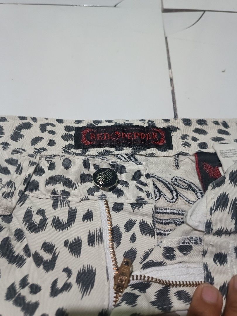Red Pepper Leopard Print Jeans Size 27 (Category: Jeans) located in Barotac Nuevo. Submitted by gray101 (Listing ID 1450073185, Image 3). Description: - Red Pepper jeans - Size 27 - Unique leopard print - Embroidered details on the back - Zip fly with button closure - Ideal for a bold and stylish look.