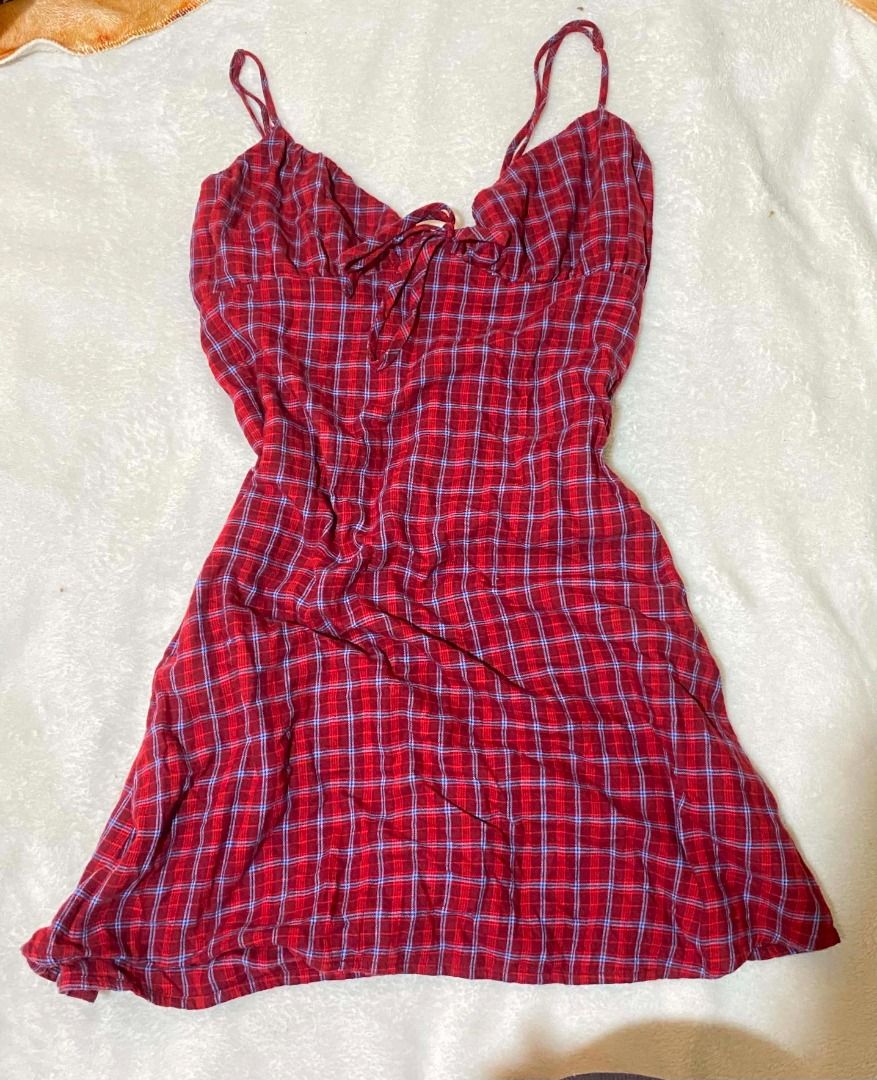 Red Plaid Mini Dress with Tie Front (Category: Dresses) located in Adams. Submitted by erin222 (Listing ID 1449981066, Image 1). Description: Cute red plaid mini dress. -- may tahi sa likod still negotiable.