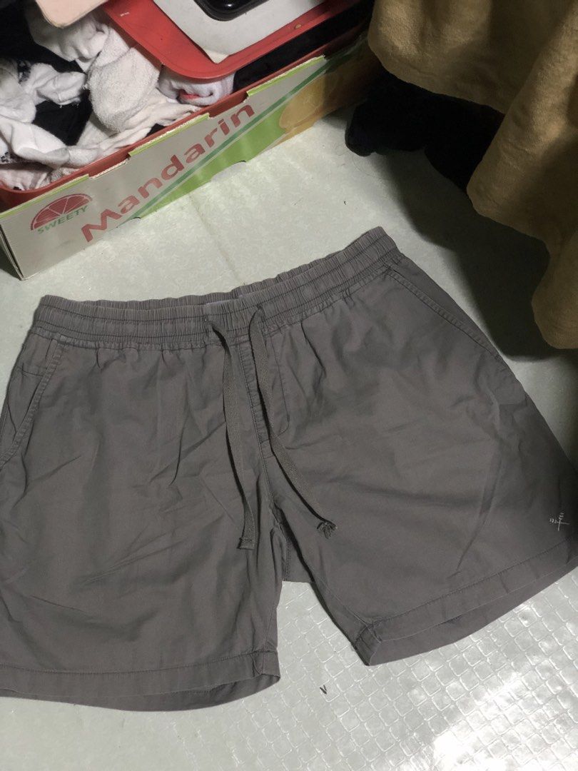 REGATTA Regular Shorts Grey (Category: Shorts) located in Manila. Submitted by ev.bgrn9 (Listing ID 1450006646, Image 1). Description: Size M | 24x15 | 8/10 condition | no issue (just a good shorts! i just dont wear short shorts anymore. my best shorts in my collection).