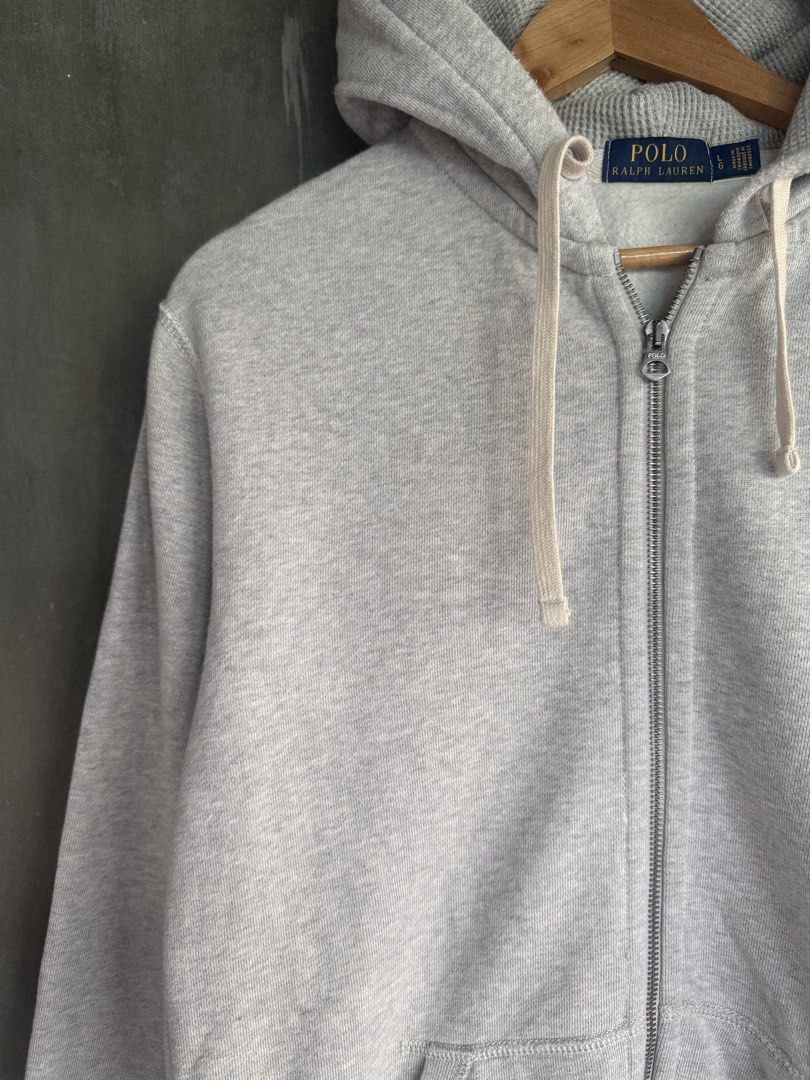 RL Zip Up Hoodie in Heather Gray (Category: Hoodies) located in San Leonardo. Submitted by driftbyel (Listing ID 1450103072, Image 3). Description: RL Zip Up Hoodie in Heather Gray - Complete Tags✅ - Classic✨ L on tag, fits M-L Measurements: Width: 23” Length: 27” Very Good Condition Color rate: 9.7/10 issue: None Mine: ₱2799 📌 (Read notes before buying).