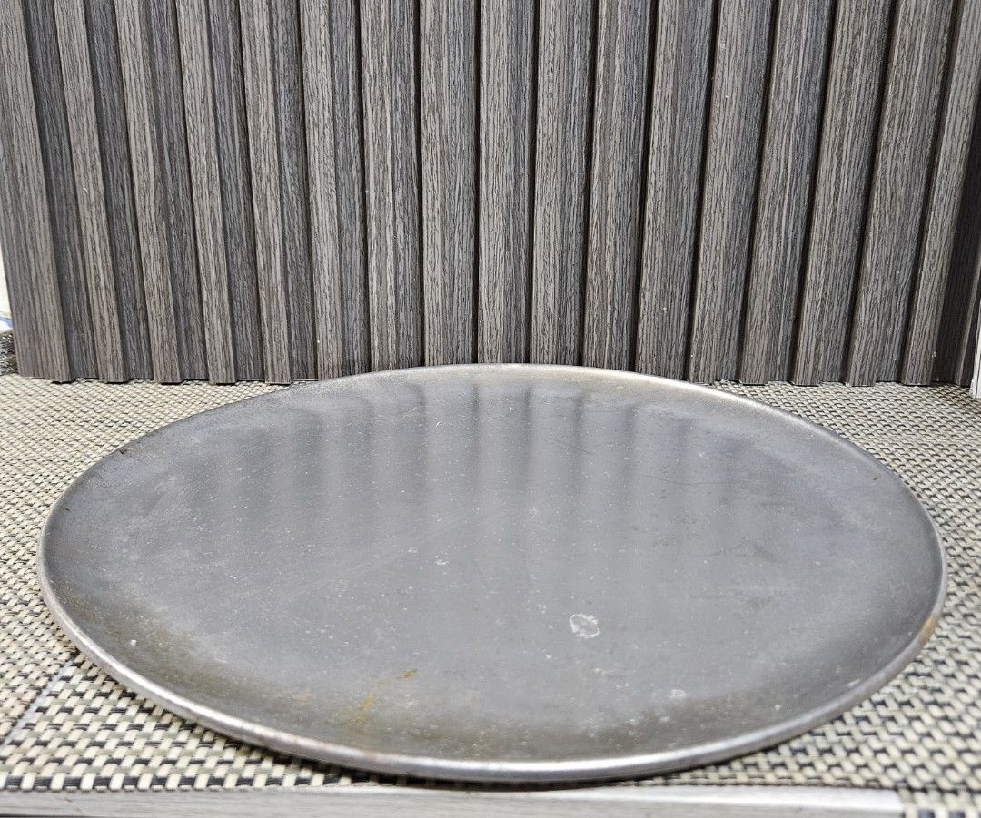 Round Metal Pizza Pan (Category: Cookware & Accessories) located in Rizal. Submitted by cherry_garcia (Listing ID 1450027011, Image 1). Description: - Round metal pizza pan - Approximately 14 inches in diameter - Ideal for baking pizzas and other dishes - Ready for your next culinary adventure.