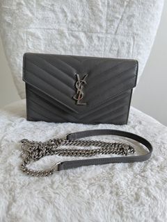 (Category: ) located in . Submitted by closet24 (Listing ID 1449975205, Image 1). Description: .