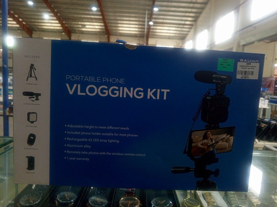 SAUND Portable Phone Vlogging Kit with Microphone, Tripod, Light (Category: Tripods & Monopods) located in Caloocan City. Submitted by hmr.gomez (Listing ID 1449962435, Image 1). Description: - Portable vlogging kit for smartphones - Includes: Tripod, LED light, Microphone, Remote - Durable Aluminum Alloy construction - Rechargeable LED light - Perfect for content creators - Comes with a 1-year warranty.