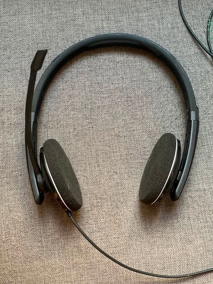 Sennheiser USB Headset with Mic and In-line Controls (Category: Headphones & Headsets) located in Caloocan City. Submitted by kandmshop (Listing ID 1450131674, Image 3). Description: Sennheiser USB headset with inline volume and mute controls. Features a comfortable headband microphone for clear calls and online meetings. Easy plug-and-play USB connection..