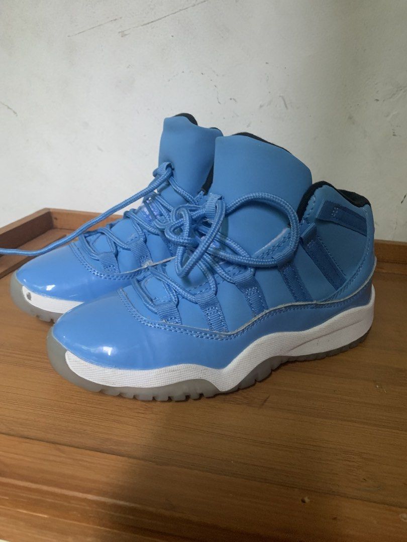 Sepatu jordan biru glossy (Kategori: 4 hingga 7 tahun) berada di Jakarta Barat. Dikirim oleh prelovedbydieth (ID iklan 1450035972, Gambar 2). Deskripsi: Unisex yahh No box Insol 20 size 32 Ada deffect pemakaian sedikit dpn sepatu bisa di liat di bag foto Warna biru terang Model glossy .