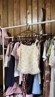 (Category: ) located in . Submitted by dainty.hercloset (Listing ID 1450023144, Image 1). Description: .