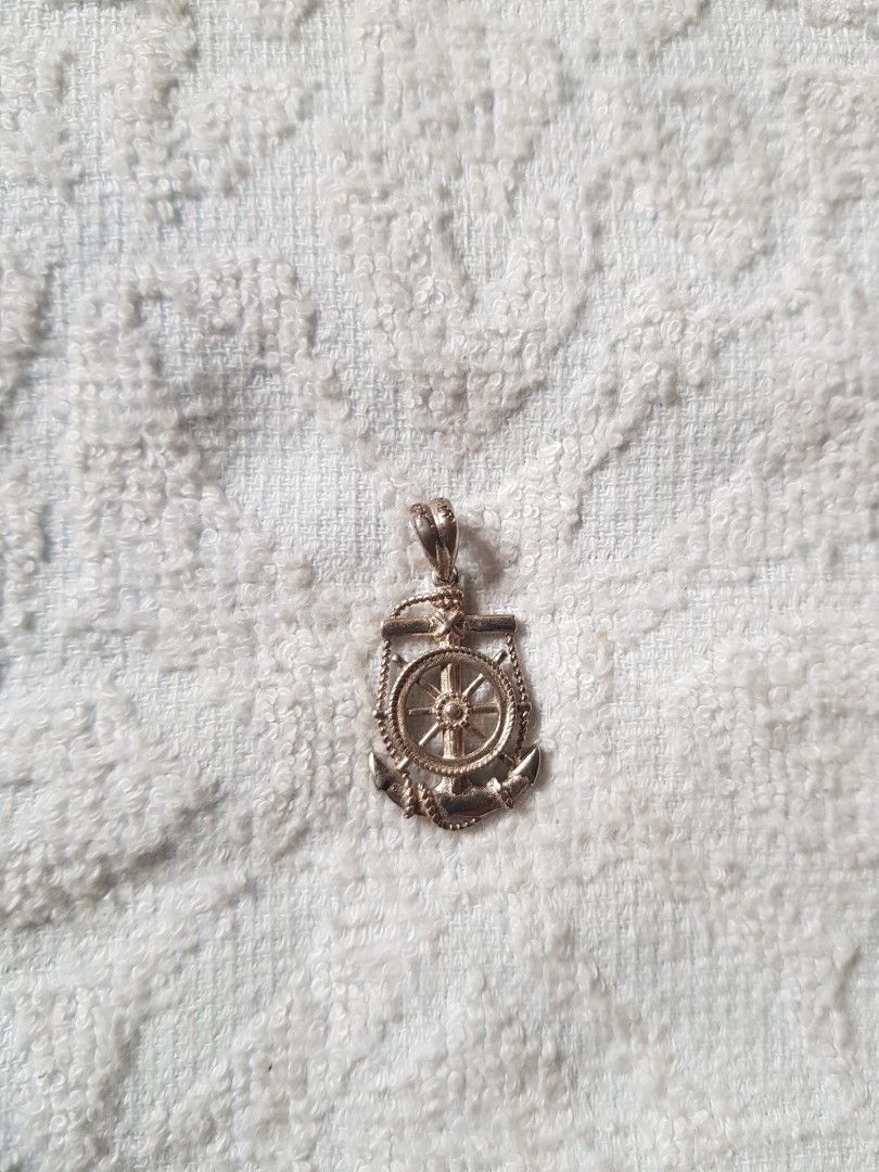 ship & wheel anchor silver 925 pendant (Category: Necklaces) located in Santo Domingo. Submitted by jcobedoza213916 (Listing ID 1449964599, Image 1). Description: ship & wheel anchor pendant silver 925 italy.