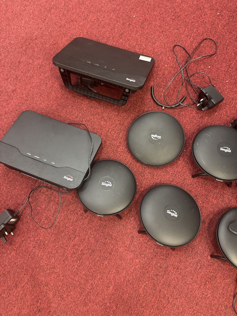 Singtel WiFi Extenders and Router Set511078101334763522