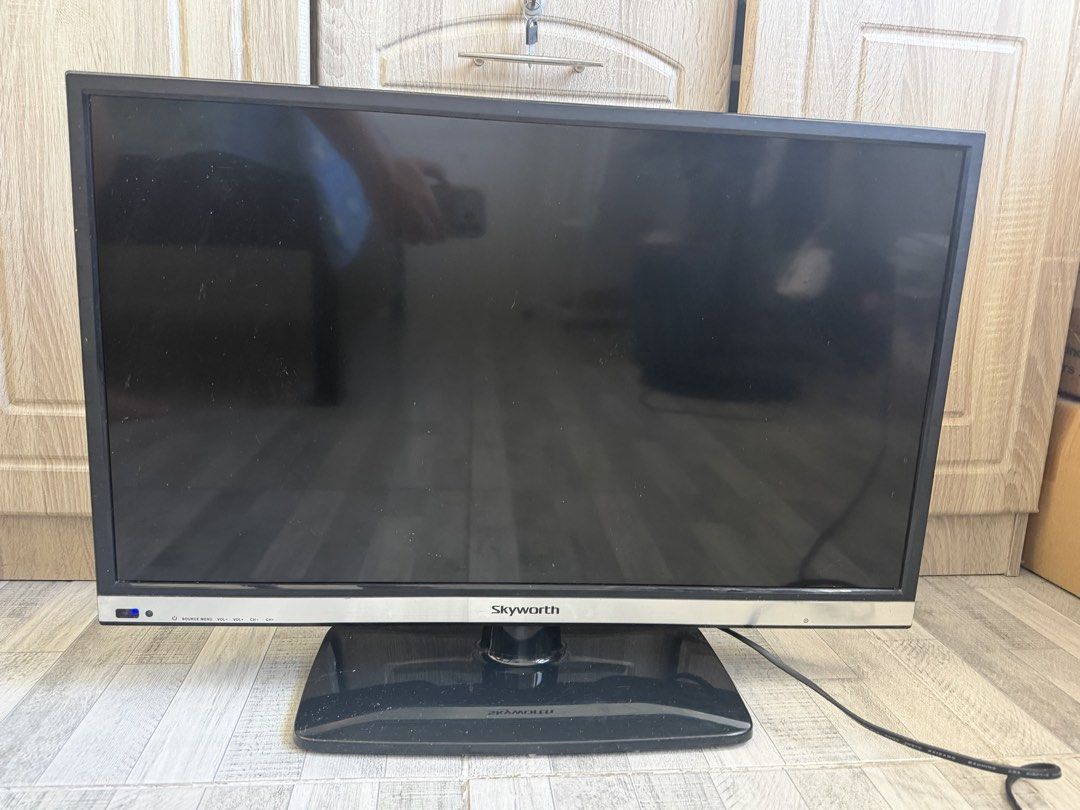 Skyworth 29E50 Television (Category: TV) located in Paranaque City. Submitted by jidagreat (Listing ID 1450021155, Image 2). Description: SKYWORTH 29E50 Model No: 29E50 Measurement: 29 inches Issue: •Walang lumalabas kahit naka plug in pero may ilaw yung power •No remote Na stock nalang for 3 yrs hindi na nagamit Hindi nabagsak .