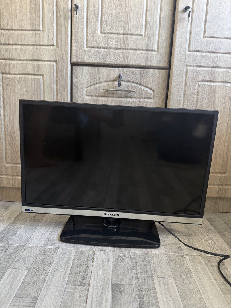 Skyworth 29E50 Television (Category: TV) located in Paranaque City. Submitted by jidagreat (Listing ID 1450021155, Image 1). Description: SKYWORTH 29E50 Model No: 29E50 Measurement: 29 inches Issue: •Walang lumalabas kahit naka plug in pero may ilaw yung power •No remote Na stock nalang for 3 yrs hindi na nagamit Hindi nabagsak .