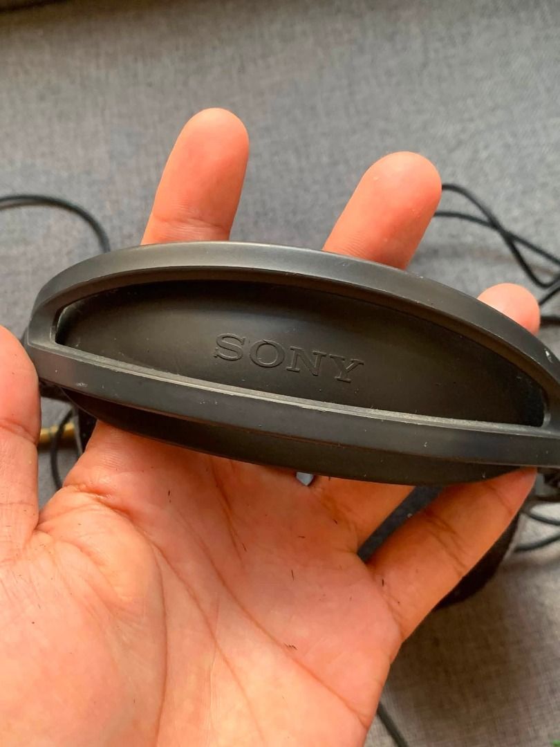 Sony Stereo Headphones MDR-CD280 (Category: Headphones & Headsets) located in Caloocan City. Submitted by kandmshop (Listing ID 1450131826, Image 2). Description: Sony MDR-CD280 wired stereo headphones. Silver and black with padded earcups and Sony logo on the headband. Includes a 6.3mm adapter..