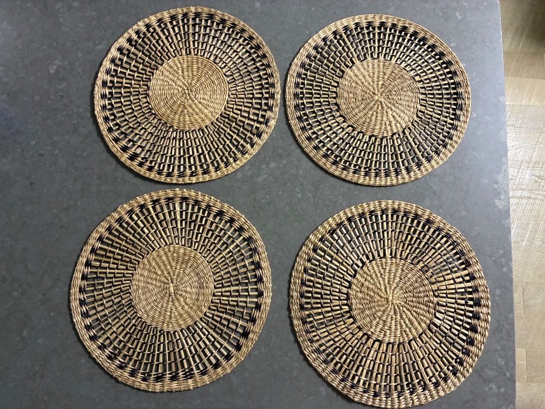 Table Mat （分類：戶外家具）位於 Hong Kong。 由 elata 提交（商品編號 1449966939，圖片 2）。簡介： Elevate your dinning experience with this stunning, artisan-crafted table mat. Combining natural textures with striking dark accents - stylish and unique. HK$50 each. $180 for a set of four。