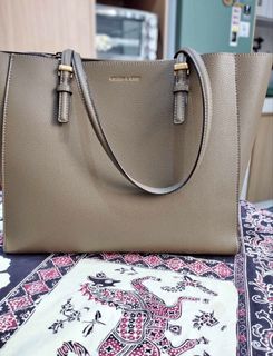 (Kategori: ) berada di . Dikirim oleh dilaby_store (ID iklan 1450052551, Gambar 1). Deskripsi: .