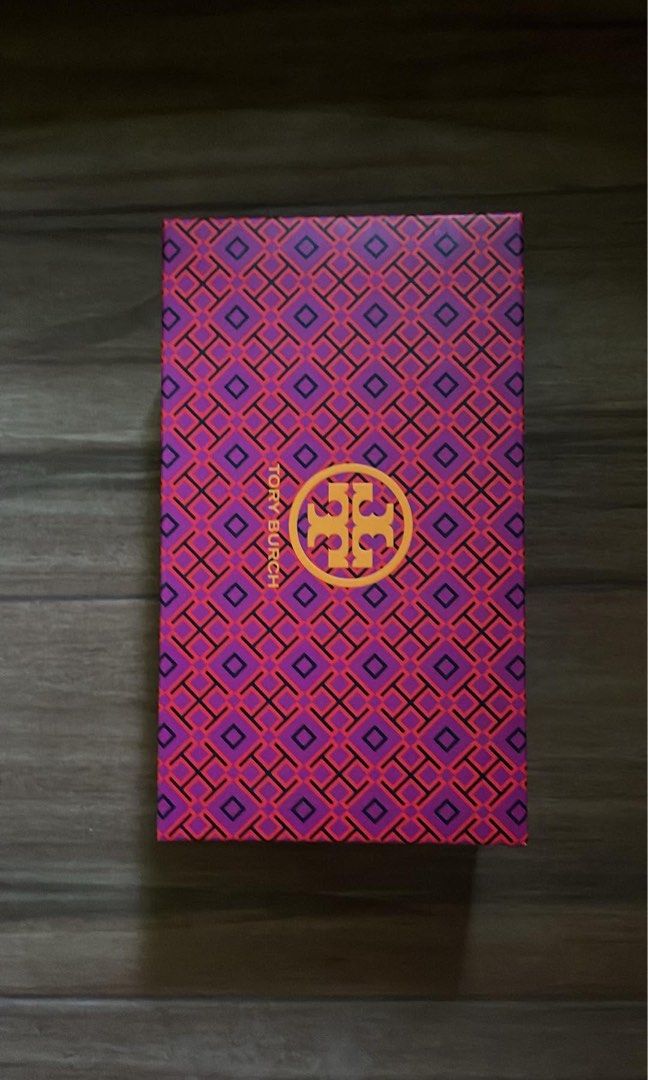 Tory Burch Shoe Box (Category: Cross-body Bags) located in Taguig. Submitted by eserehtmil (Listing ID 1450056804, Image 1). Description: - Authentic Tory Burch shoe box Shipping shouldered by buyer.