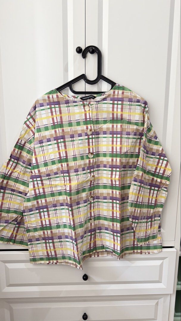 Trick & Tricky - Kira Shirt (Plaid Green) (Kategori: Atasan) berada di Pamulang. Dikirim oleh almair.a (ID iklan 1449992520, Gambar 1). Deskripsi: hii mau jual preloved baju dari Trick & Tricky gemes bgt materialnya cotton poplin premium yaa. all size fit to XL. LD: 120cm, panjang baju: 70cm, lingkar ketiak: 52cm, panjang tangan: 55cm harga beli waktu itu di 375.000.