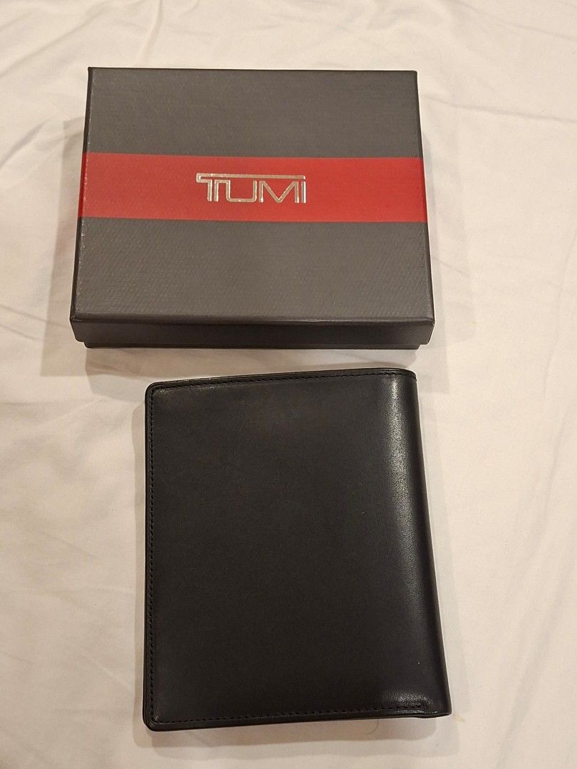 Tumi Alpha Passport Case Wallet Black Leather (Category: Luxury Bags & Wallets) located in Quezon City. Submitted by kytrading (Listing ID 1450131861, Image 3). Description: - Genuine Tumi black leather wallet - Includes original box - Multiple card slots for ample storage - Clear ID window for easy access - Ideal for travel and everyday use - Keeps your essentials neatly organized.