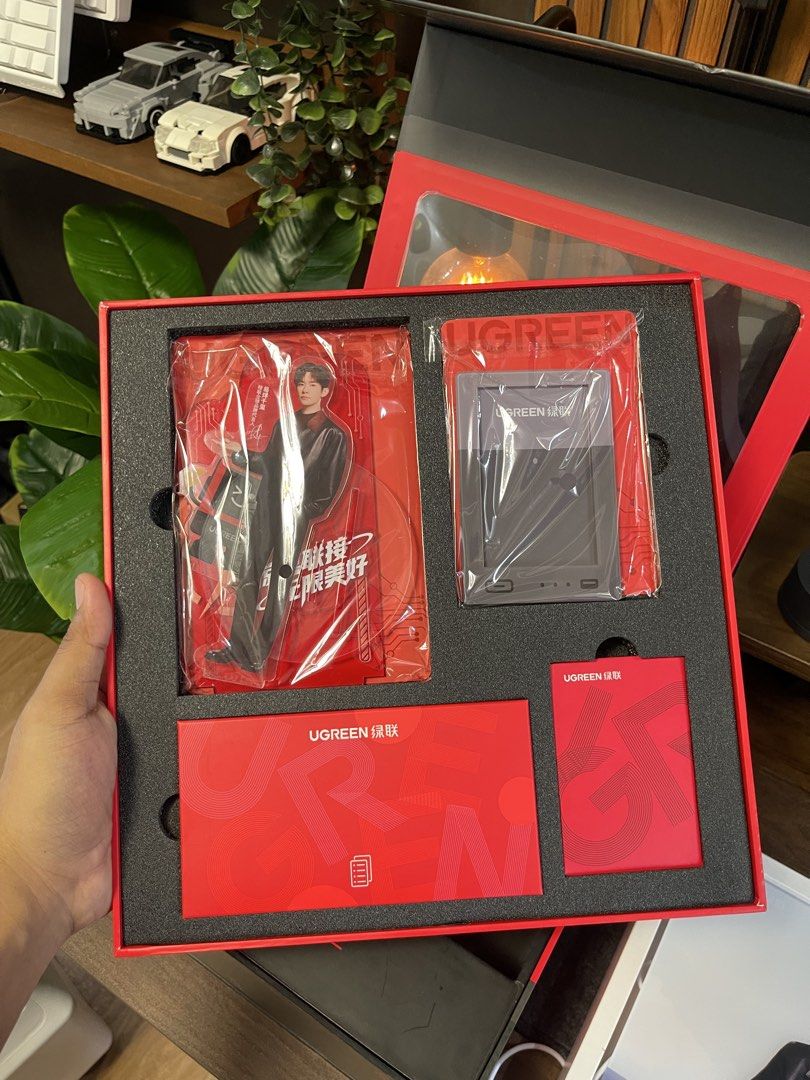 UGREEN Limited Edition Tech Accessory Set with Photo Frame (Category: Other Accessories) located in Manila. Submitted by jayveeuganiza (Listing ID 1450029442, Image 3). Description: Ugreen X Jackson yee What’s Inside the 5-in-1 Limited Edition Surprise Box: •UGREEN UNO 5,000mAh Magnetic Power Bank •UGREEN UNO 65W GaN Charger •UGREEN UNO 100W USB-C Cable •UGREEN UNO USB-C Hub •UGREEN UNO Phone Stand 🎁 Exclusive Jackson Yee Gifts: •Limited Edition