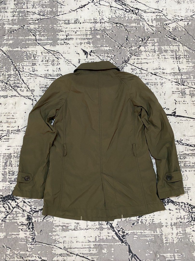 Uniqlo Double Breasted Lightweight Jacket (Category: Coats, Jackets and Outerwear) located in Dungun. Submitted by offerjebossku (Listing ID 1450059422, Image 2). Description: Uniqlo Double Breasted Lightweight Jacket Olive Green Cndtion 9/10 Macam Baru Warna Lawa Xada Dfect Tali Pinggang Blkg Xada Size Tag S P18 L26.5 Rm20 Code C6.