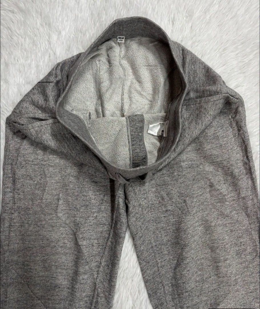 Uniqlo Sweatpants Grey Joggers Size M (Category: Joggers) located in Mabalacat. Submitted by cjpacleb (Listing ID 1450000152, Image 3). Description: Uniqlo Sweatpants Jogging Pants Gray(men) Large on tag Waist 32-34 Length 40 Excellent condition Pampanga pwede po VC for proof of Legitimacy Via JNT.