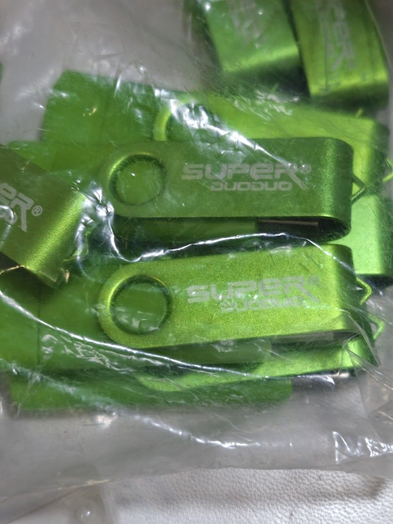 全新USB 手指64G 32G （分類：硬碟及儲存器）位於 Hong Kong。 由 princeedward331 提交（商品編號 1450069867，圖片 2）。簡介： 全新 brand New 32G/$40;$100/3 64G/$60;$150/3 貨量不多，售完即止。 平日多數晚上6:45左右，南昌，太子，假日再夾。 夾啱時間，可在 以下地點交收。深水埗，太子-荃灣，大角咀，南昌，旺角東,土瓜灣，黄埔。Trade at Prince Edward or Nam Cheong station or mong kok east 可以郵寄或順豐速遞。 仲有大量其他好貨品，包羅萬有，男人世界！汽車，電單車，名牌，電子産品，遊戲機。。 實有啱你心水㩒入去上面綠色LINK。