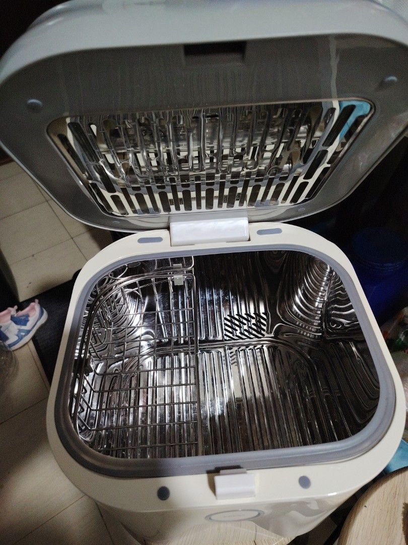 UV Care Multipurpose Sterilizer (Category: Breastfeeding & Bottle Feeding) located in Makati City. Submitted by jayclutter0976004 (Listing ID 1450042792, Image 2). Description: - White and grey UV sterilizer - Top opens to reveal stainless steel racks - Uses UV light for sterilization - Ideal for baby bottles and other items - Clean interior - With free bag.