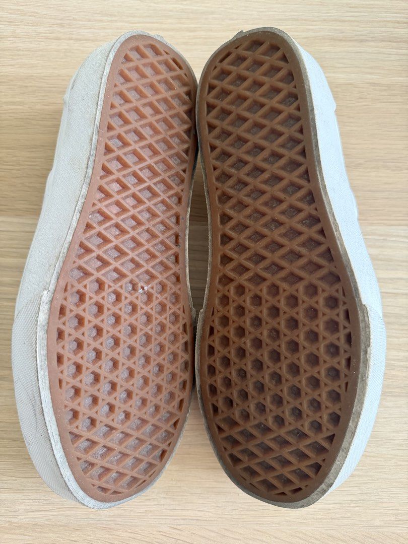 Vans Classic Slip-on (Category: Sneakers) located in Makati City. Submitted by declutterwithella (Listing ID 1450046213, Image 3). Description: Size: US Women 7 Color: White Original Vans from USA, personal use and not from ukay ukay Flaws are the peeling and it’s dirty Location: Bangkal, Makati.