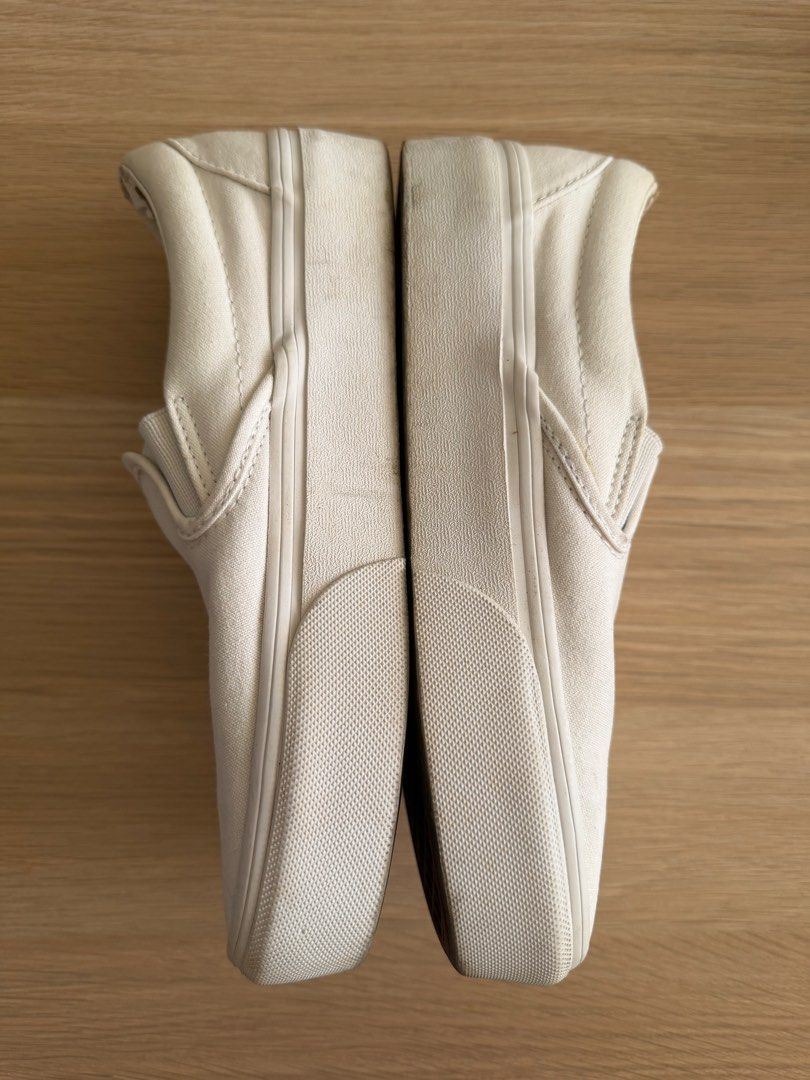 Vans Classic Slip-on (Category: Sneakers) located in Makati City. Submitted by declutterwithella (Listing ID 1450046213, Image 2). Description: Size: US Women 7 Color: White Original Vans from USA, personal use and not from ukay ukay Flaws are the peeling and it’s dirty Location: Bangkal, Makati.