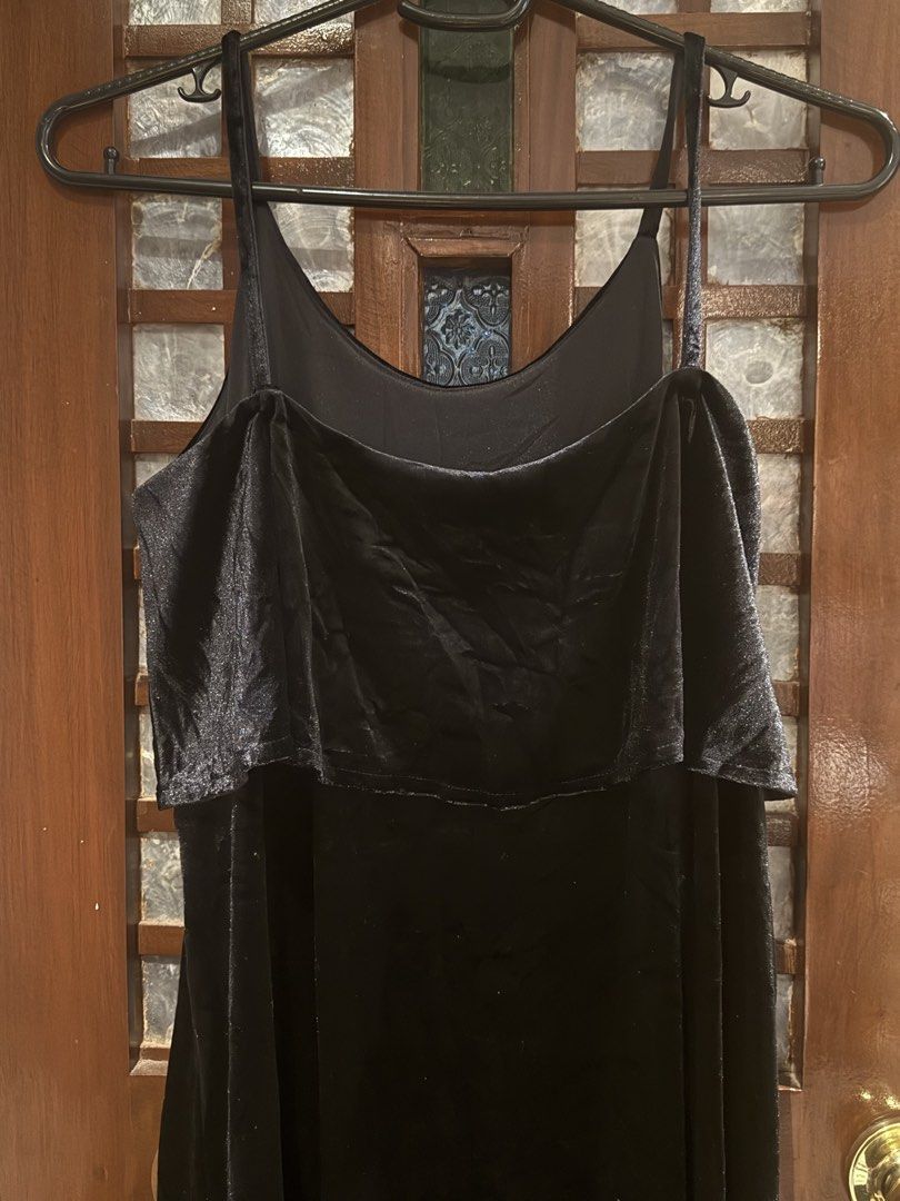 Velvet Ruffle Mini Dress (Category: Dresses) located in Pasig City. Submitted by fashion_alpha (Listing ID 1450050666, Image 3). Description: .