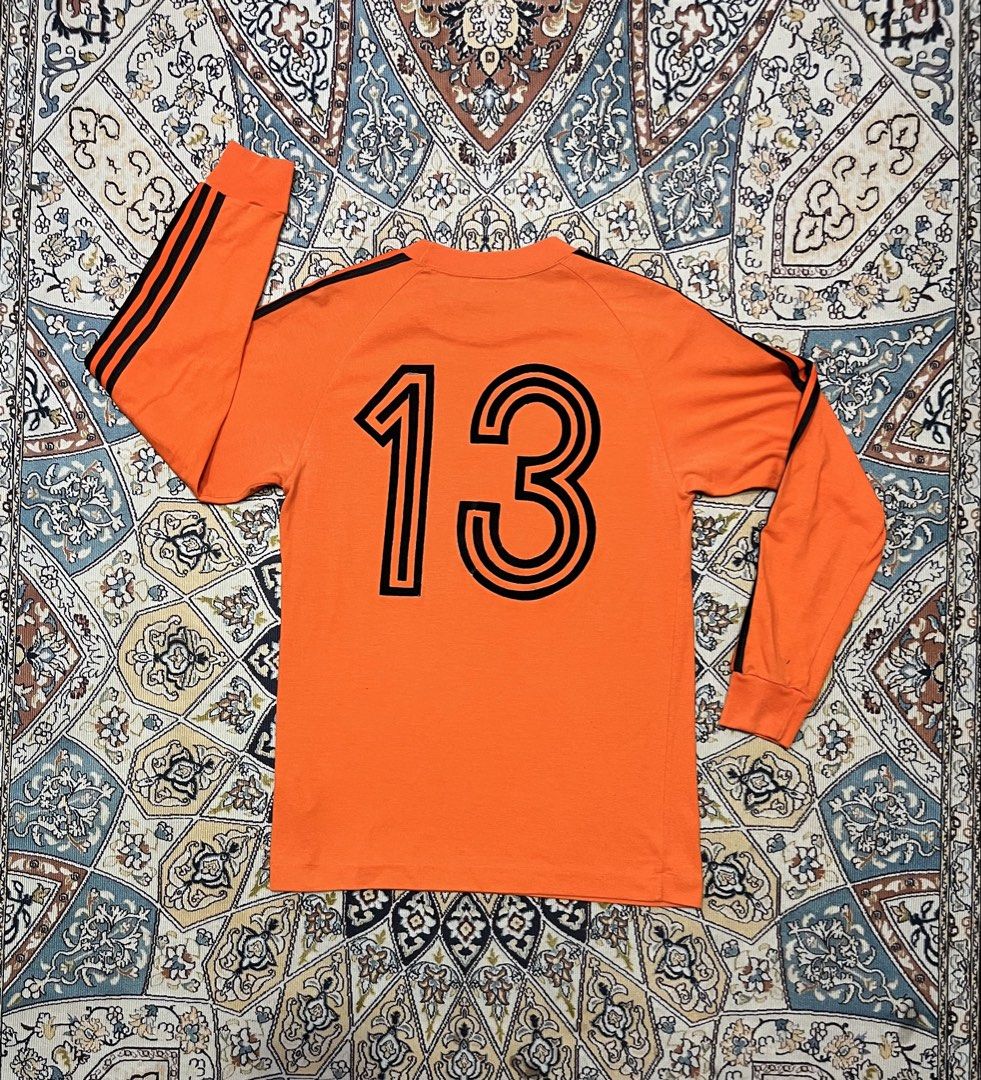 Vintage adidas 80s (Category: Tshirts & Polo Shirts) located in Ayer Itam. Submitted by mustaqimasmara (Listing ID 1450097222, Image 2). Description: Made in japan Condition masih baik P18/27 .