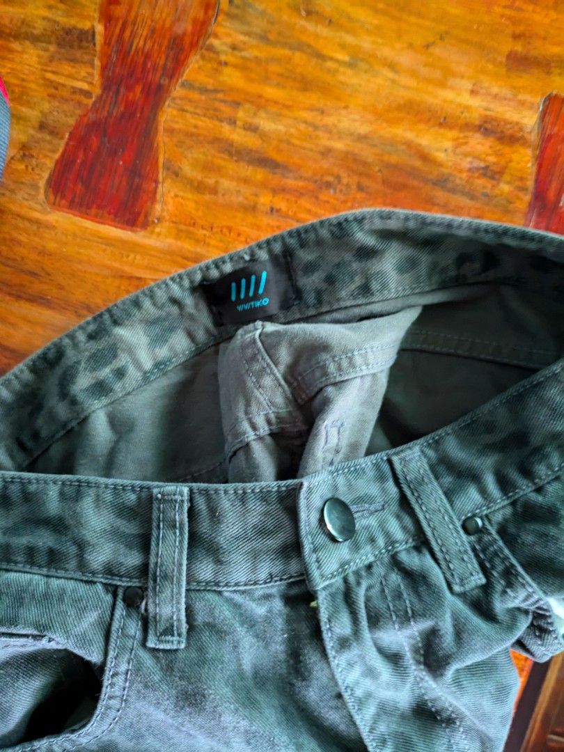 VVTiko Leopard Baggy Pants, Free SF (Category: Jeans) located in Iba. Submitted by jugooo (Listing ID 1450054657, Image 2). Description: Dimes: 30-31W 41L Very excellent condition 600 Free ship 📍Zambales.