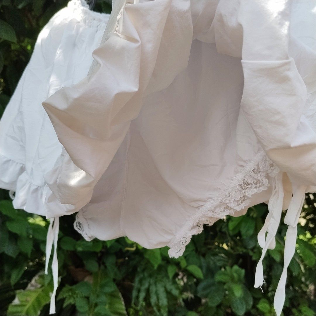 White Bubble Skirt (Category: Skirts) located in Daraga. Submitted by timeless_thread (Listing ID 1449959713, Image 3). Description: mine 350.