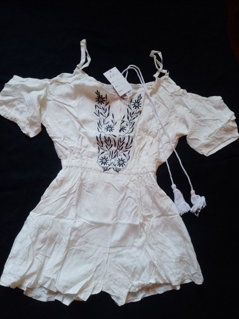 White Cold Shoulder Romper with Tassel Detail (Category: Rompers) located in Pasig City. Submitted by marjukka (Listing ID 1450039842, Image 2). Description: - Cute white romper - Cold shoulder design with short sleeves - Drawstring waist for a customizable fit - Beautiful embroidered detail on the front - Tassel ties at the neckline for a bohemian touch - Ideal for casual wear or beach adventures.
