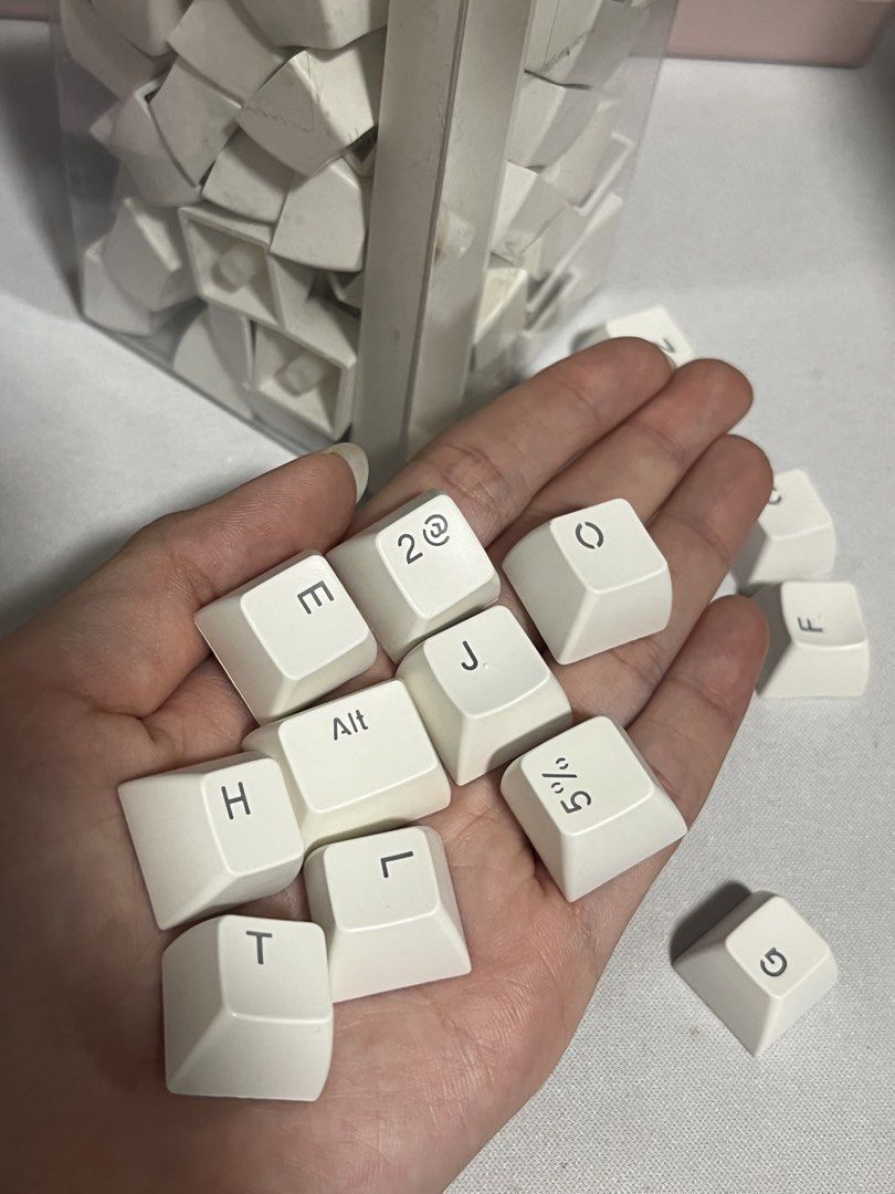 white keycaps511224160526673921