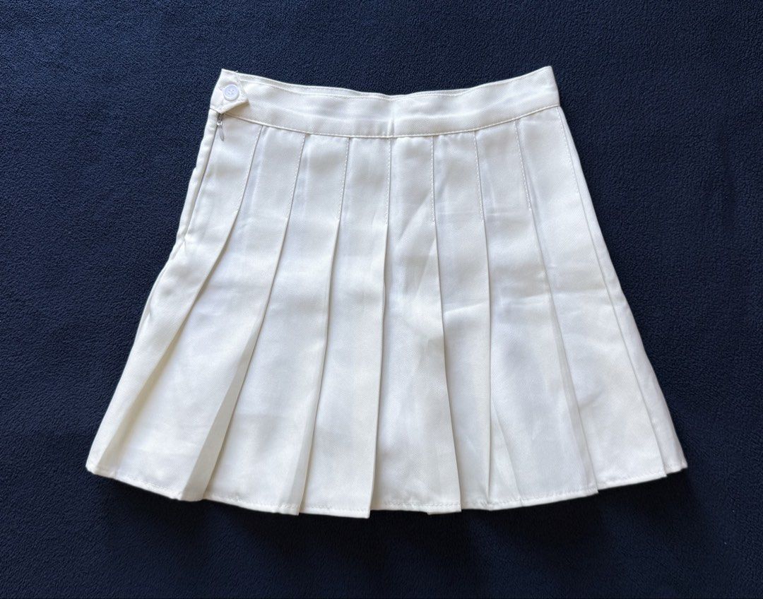 White Pleated Mini Skirt (Category: Skirts) located in Cavite. Submitted by louixxe (Listing ID 1450113891, Image 1). Description: - White colored pleated mini skirt - Side button closure - Ideal for casual wear or a school uniform aesthetic - Versatile and easy to style with various tops.