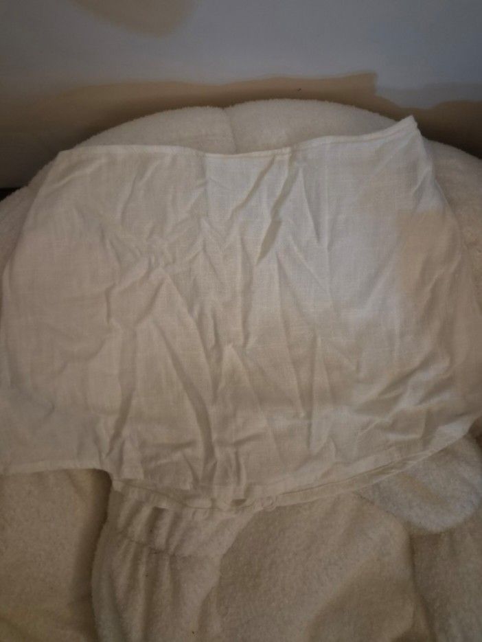 White Poeselle Linen Blend Mini skirt Skort (Category: Skirts) located in Manila. Submitted by missy1024 (Listing ID 1450054792, Image 2). Description: Waist 30-32" Length 26".