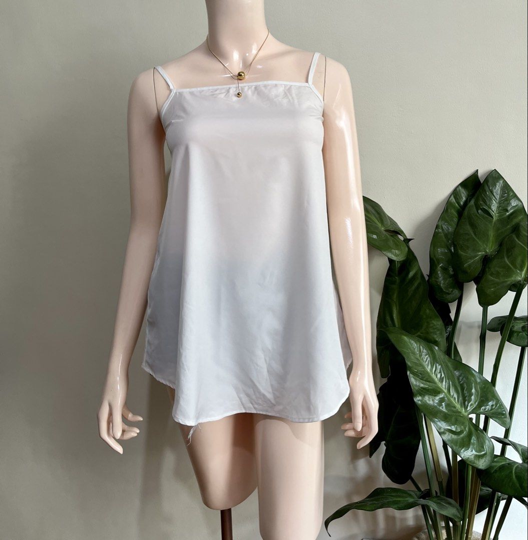 White Spaghetti Strap Camisole Top,s to m (Category: Sleeveless) located in Mandaluyong City. Submitted by roxieeeeeee (Listing ID 1449978337, Image 2). Description: - Simple white camisole top - Thin spaghetti straps - Square neckline - Loose fit, flares out at the bottom - Lightweight material - Perfect for layering or wearing on its own - Easy to pair with any outfit ✅ Like new condition ✅ Ships 1 day after payment ✅ Please allow 1 day for pre