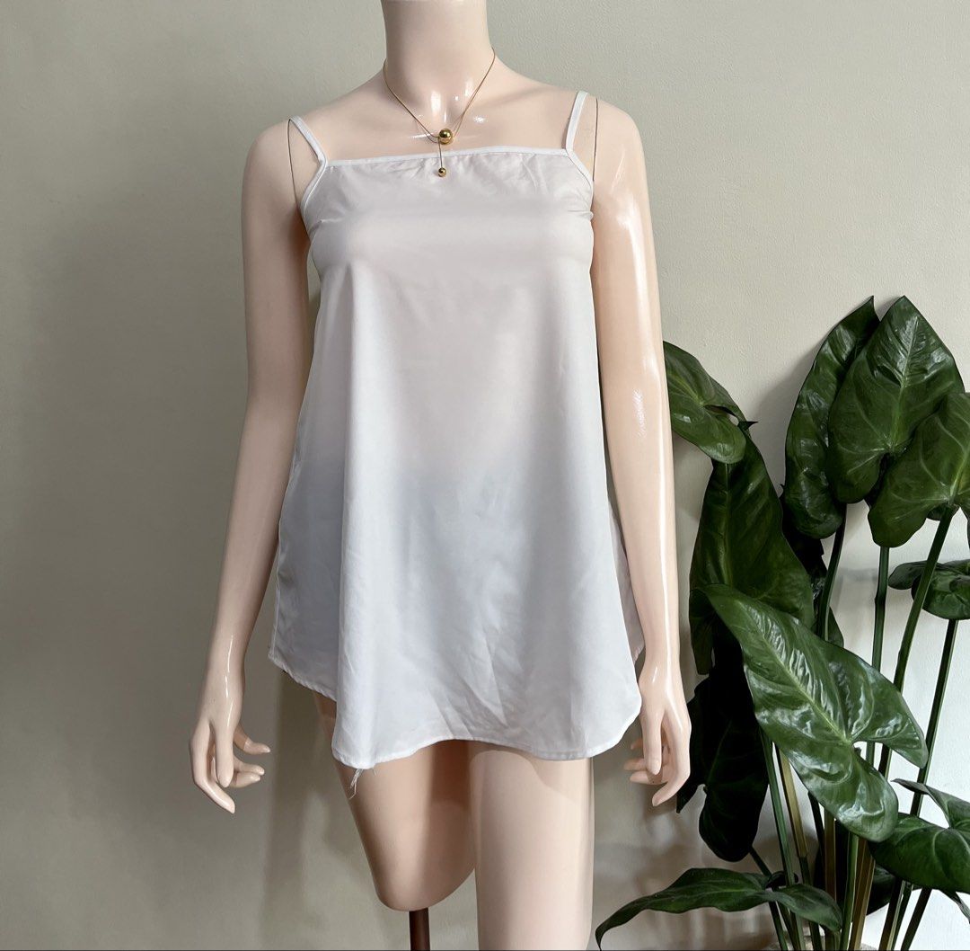 White Spaghetti Strap Camisole Top,s to m (Category: Sleeveless) located in Mandaluyong City. Submitted by roxieeeeeee (Listing ID 1449978337, Image 3). Description: - Simple white camisole top - Thin spaghetti straps - Square neckline - Loose fit, flares out at the bottom - Lightweight material - Perfect for layering or wearing on its own - Easy to pair with any outfit ✅ Like new condition ✅ Ships 1 day after payment ✅ Please allow 1 day for pre