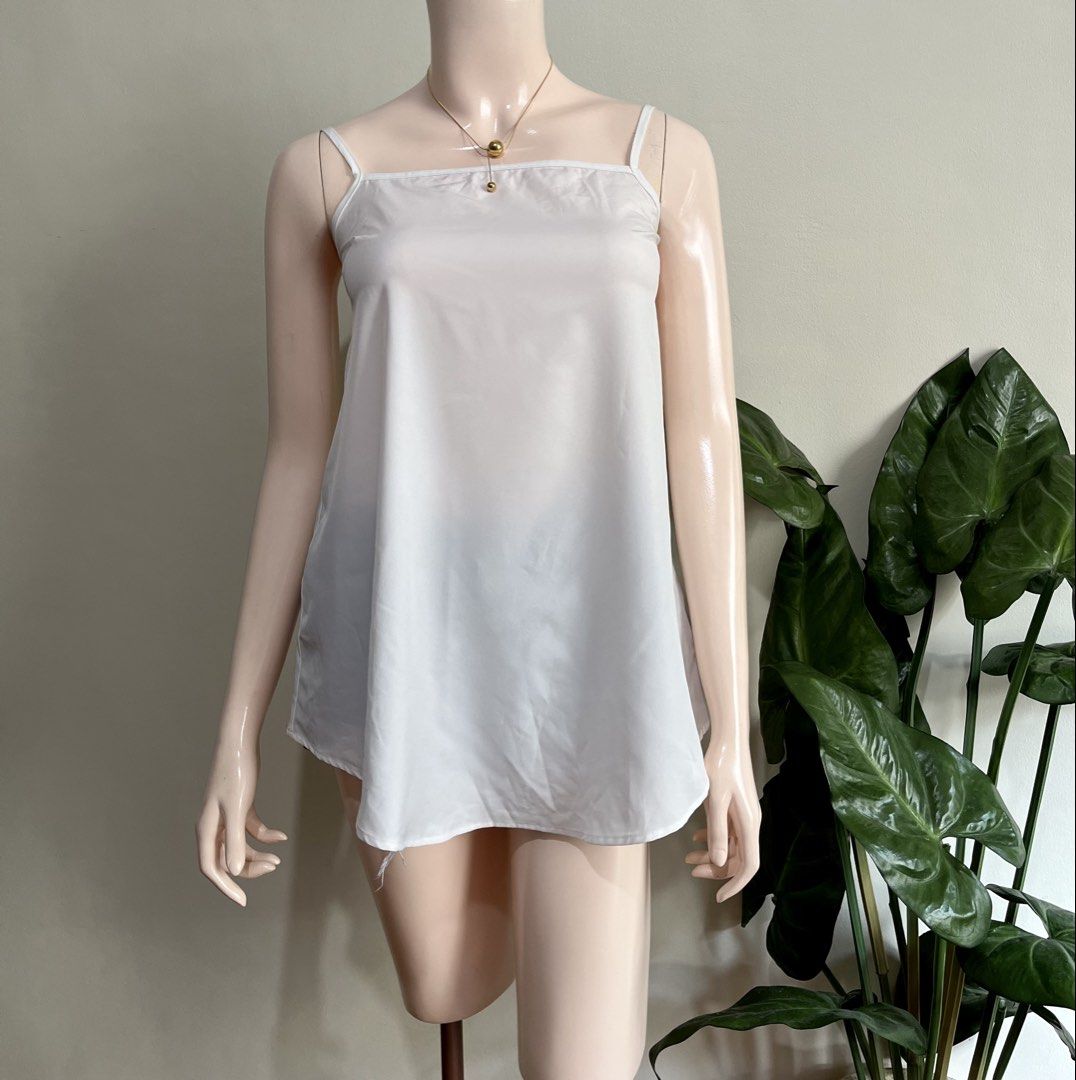 White Spaghetti Strap Camisole Top,s to m (Category: Sleeveless) located in Mandaluyong City. Submitted by roxieeeeeee (Listing ID 1449978337, Image 1). Description: - Simple white camisole top - Thin spaghetti straps - Square neckline - Loose fit, flares out at the bottom - Lightweight material - Perfect for layering or wearing on its own - Easy to pair with any outfit ✅ Like new condition ✅ Ships 1 day after payment ✅ Please allow 1 day for pre