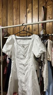 (Category: ) located in . Submitted by dainty.hercloset (Listing ID 1449960427, Image 1). Description: .