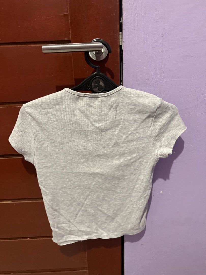 Zara Croptop (Category: Shirts) located in San Mateo. Submitted by cdecluttering_ (Listing ID 1449952652, Image 3). Description: .