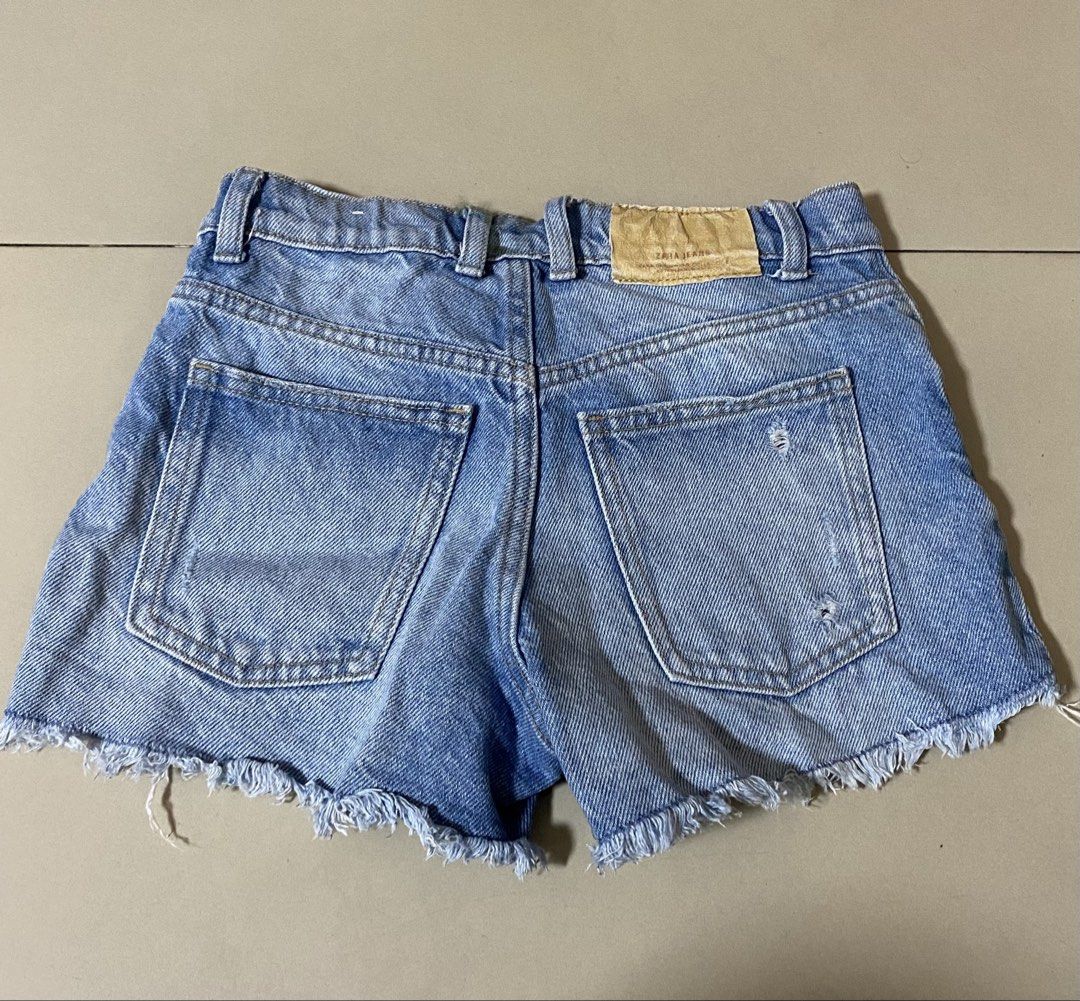 Zara Kids Denim Shorts Size 9 (Category: Babies & Kids Fashion) located in Makati City. Submitted by sebastiene (Listing ID 1450002889, Image 3). Description: - Zara light wash denim shorts - Distressed details and frayed hem - Adjustable waistband inside - Ideal for casual wear and summer days.